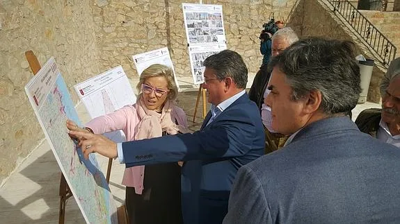 La consejera Adela Martínez-Cachá y el alcalde de Los Alcázares inauguraron uno de los cuatro tanques de tormentas que tendrá el municipio para evitar los vertidos al Mar Menor.