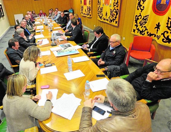 Los comités ejecutivos de la Cámara de Comercio y la patronal Ceclor, durante la reunión que mantuvieron ayer. 