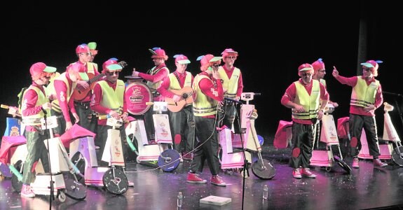 El Carnaval de Águilas cierra al ritmo de chirigota