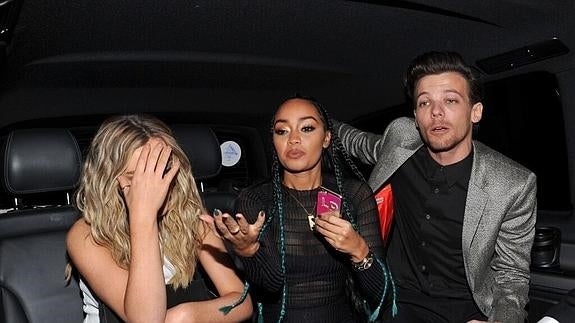 Louis Tomlinson con Perrie Edwards y Leigh.