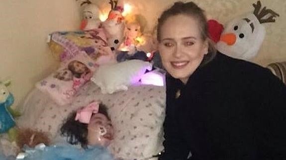 Adele junto a su joven fan.