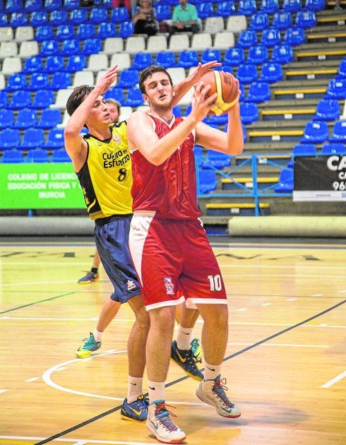 El Basket Cartagena resucita en Benidorm y lucha por mantenerse