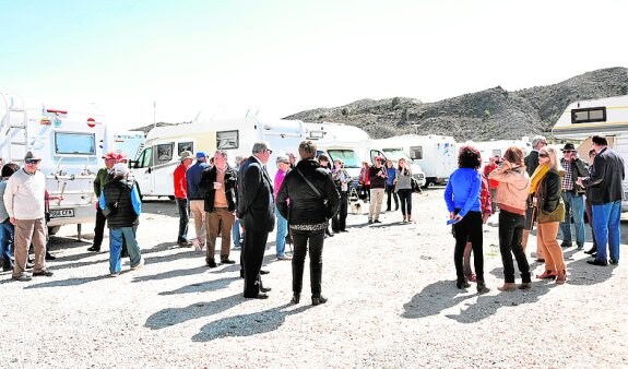 Los miembros de la asociación de caravanas, en Ricote. 