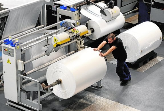 Las exportaciones a China salvan las cuentas de la industria de plásticos