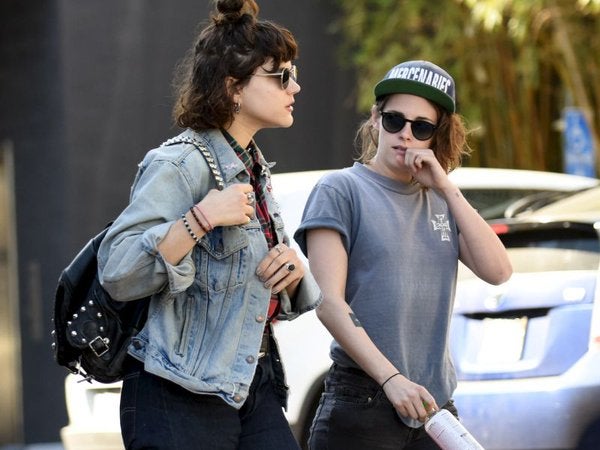 Kristen Stewart y Soko pasean juntas.