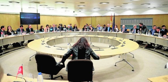 Los consejeros de Hacienda y representantes autonómicos, ayer, durante la reunión del Consejo de Política Fiscal y Financiera que presidió Cristóbal Montoro. 