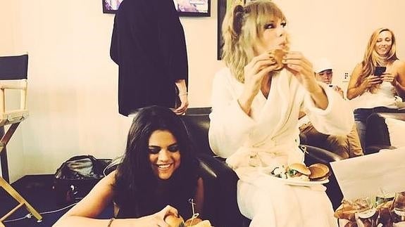 Taylor Swift se solidariza con Selena Gomez y se hace pasar por su novia