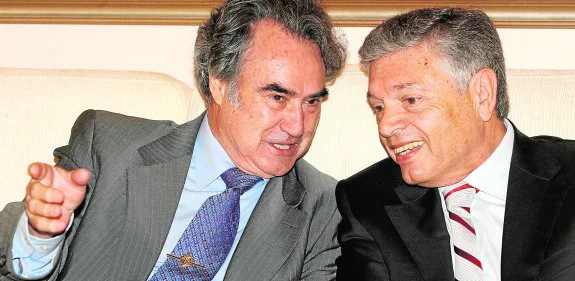 El murciano Ángel Martínez, junto al expresidente de la CAM, Modesto Crespo, en una imagen de 2010. 