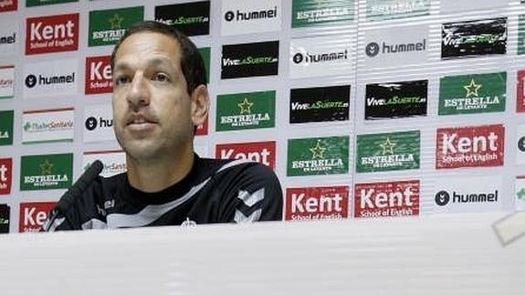 Acciari, este viernes, durante su primera rueda de prensa como entrenador.