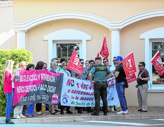 Protesta de trabajadores, en La Manga Club.