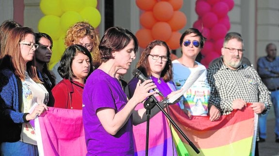 Acto institucional en La Glorieta con motivo del Día Internacional contra la Homofobia.
