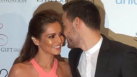 Liam Payne, de One Direction, cocina para su novia mientras ella liga con otro