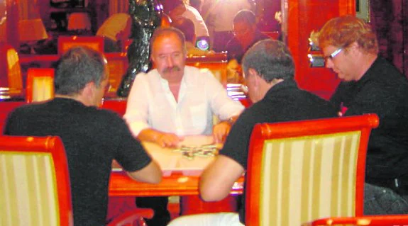 Águeda, Berberena, Peñalver y Del Noce, en el yate del primero en septiembre de 2004.