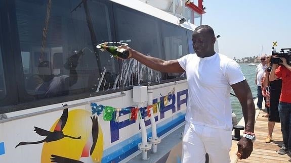 Bendicen el nuevo ferry con ritos cubanos. 