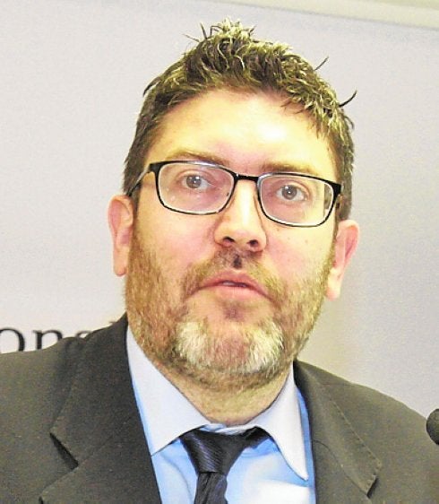 «Si le imputan, tendrá que dimitir»