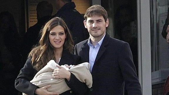 SAra Carbonero e Iker Casillas en el nacimiento de Martín.