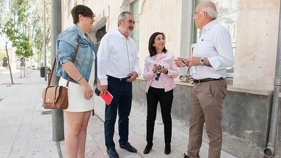 Presen López, Rafael González Tovar, Margarita Robles y José Ignacio Gras, esa mañana, en Murcia.