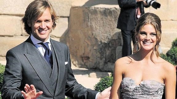 El empresario Rosauro Varo y la actriz Amaia Salamanca en la boda de Rafael Medita en Toledo, 2013. 