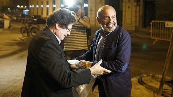 El exalcalde de Cartagena, José Antonio Alonso, con su hermano a su salida de la Audiencia Nacional, el pasado mes de octubre. 