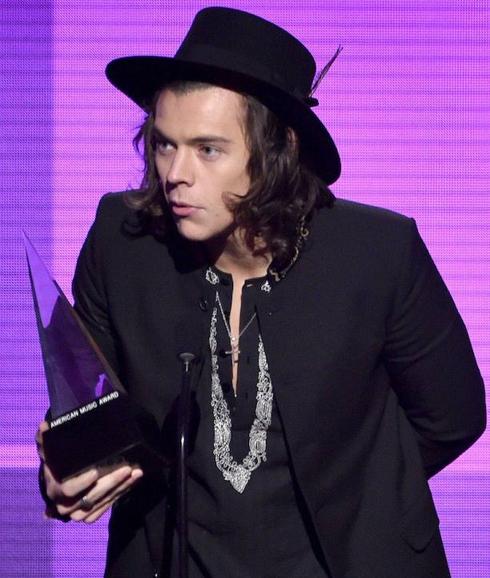 Harry Styles, de One Direction, recogiendo el premio en los American Music Awards, en 2014. 