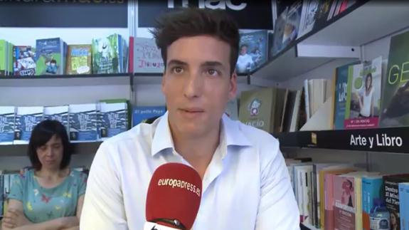Xuso Jones, en una caseta de la Feria del Libro de Madrid. 