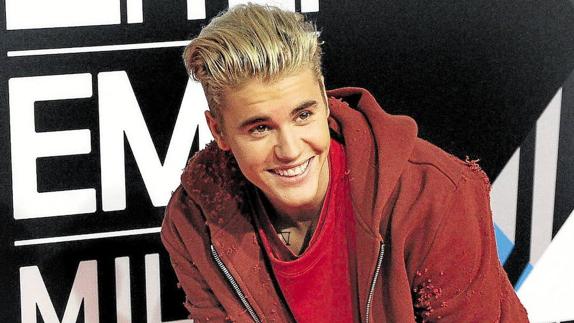 El cantante Justin Bieber en los MTV Europe Music Awards de 2015. 