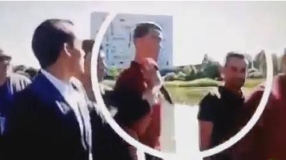 Cristiano Ronaldo tira el microfóno de un periodista