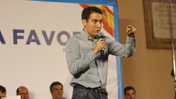 Teodoro García durante el mitin de cierre de campaña.