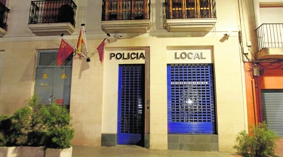 El cuarteo de la Policía Local de la Plaza de la Merced, cerrado durante la Noche de San Juan. 