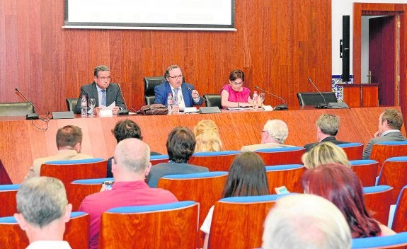 El cartagenero Andrés Pedreño, a la izquierda, intervino en los 'Seminarios del Rector', de la Universidad de Murcia.