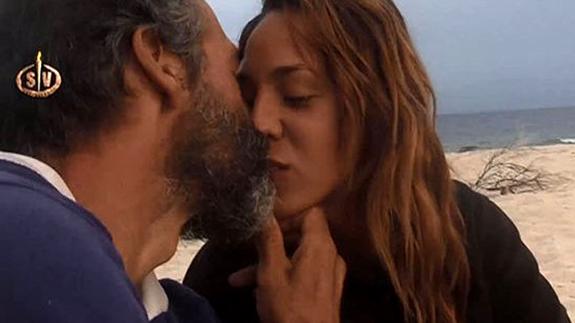Supervivientes: Paco se declara a Steisy tras su 'striptease' y se besan