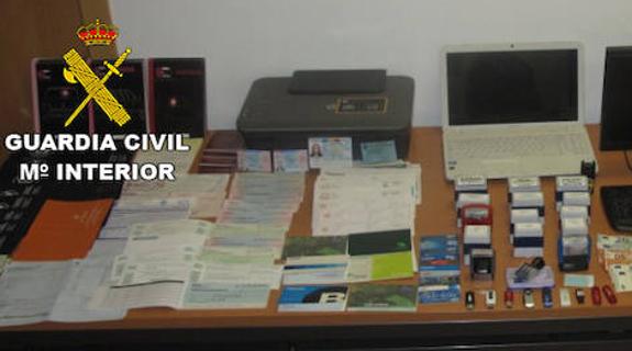 Algunos de los objetos intervenidos.