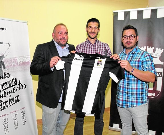 Belmonte y Breis con Míchel Zabaco en la presentación del central burgalés.