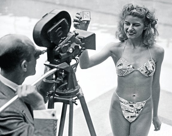 Micheline Bernardine con el primer bikini de la historia. :: R.C.