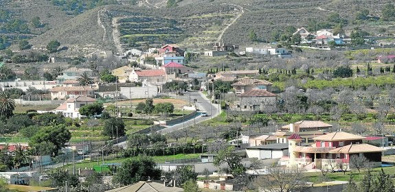 Viviendas diseminadas a lo largo del valle de Galifa, en la falda de la Sierra de la Muela. 