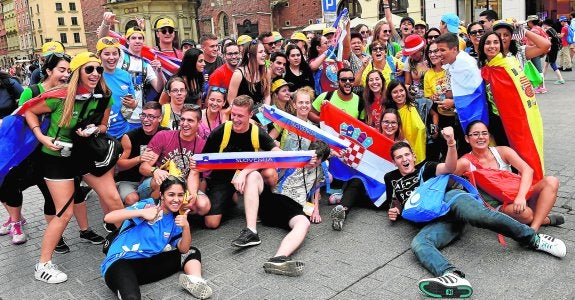 Peregrinos en las calles de Cracovia (Polonia). 