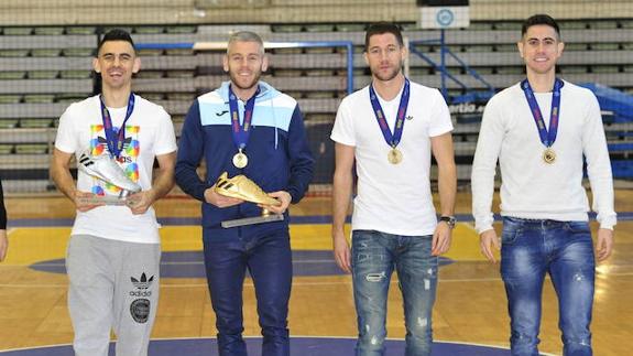 Álex, Miguelín, Campos y Bebe, en febrero, tras proclamarse campeones de Europa. 