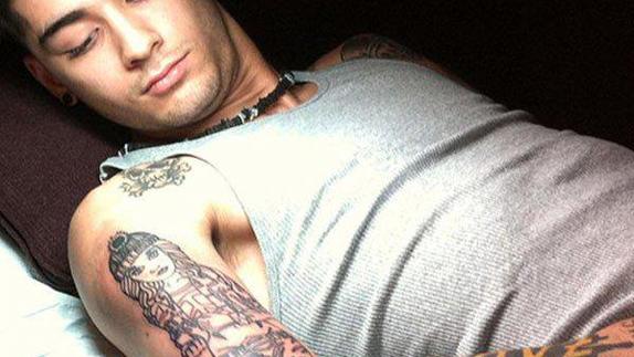 Zayn Malik con el tatuaje de Perrie Edwards.