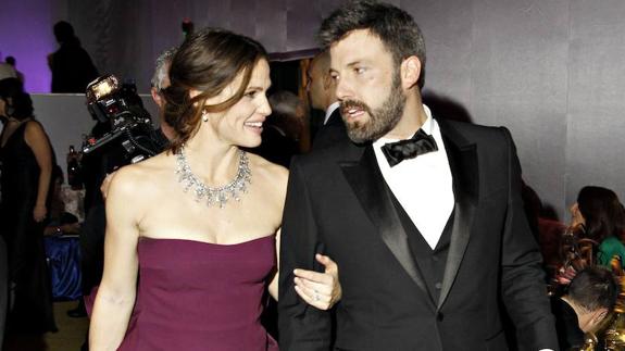 Los actores Ben Affleck y Jennifer Garner en la gala de los Oscars, donde la película de Affleck ha ganado el Oscar a la mejor película del 2013. 