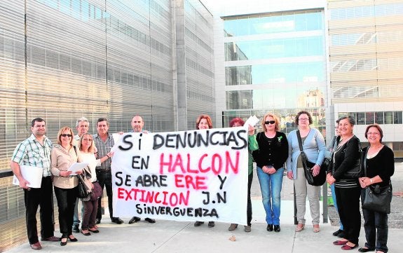 Trabajadores de Halcon Foods, en una protesta en la Ciudad de la Justicia, en marzo de 2012. 