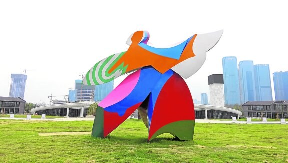 La escultura de Cristóbal Gabarrón, 'El sueño de China'. 