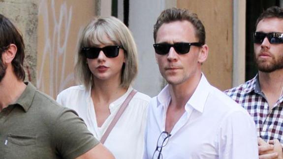 Taylor Swift pasea con Tom Hiddleston.