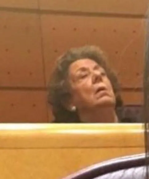 Rita Barberá duerme en su escaño del Senado