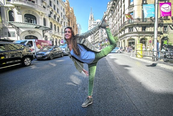 Ona Carbonell, ayer en la Gran Vía de Madrid, donde presentó su libro 'Tres minutos cuarenta segundos'.