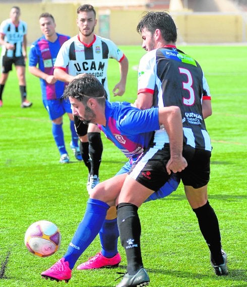 Una jugada del Minerva-UCAM Cartagena. :: antonio gil / agm