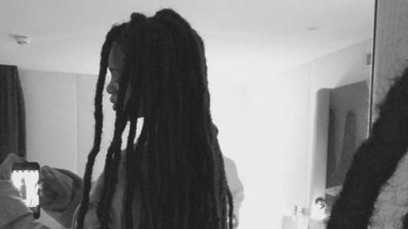 Rihanna muestra sus rastas en Instagram.