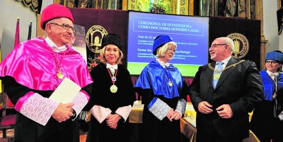 Adriano Piattelli, la rectora Josefina García, María Teresa Miras y José Luis Mendoza, ayer en Los Jerónimos. 
