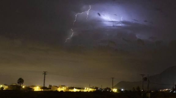 Tormenta en la ciudad de Murcia, en una foto de archivo. 