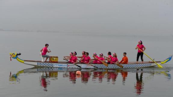 Las Flamenco Rosa, a primera hora de la mañana de ayer, entrenando junto al Centro de Actividades Náuticas de Lo Pagán.