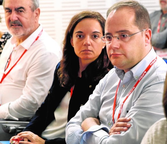 González Tovar, la secretaria general del PSOE madrileño, Sara Hernández, y César Luena, al inicio del Comité Federal.